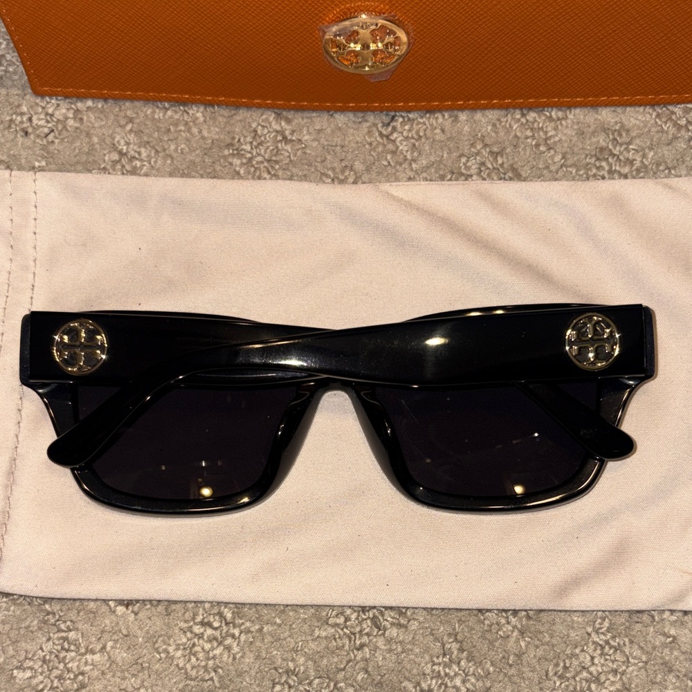 Tory Burch Glossy Black Rectangular Sunglasses wi… - image 6